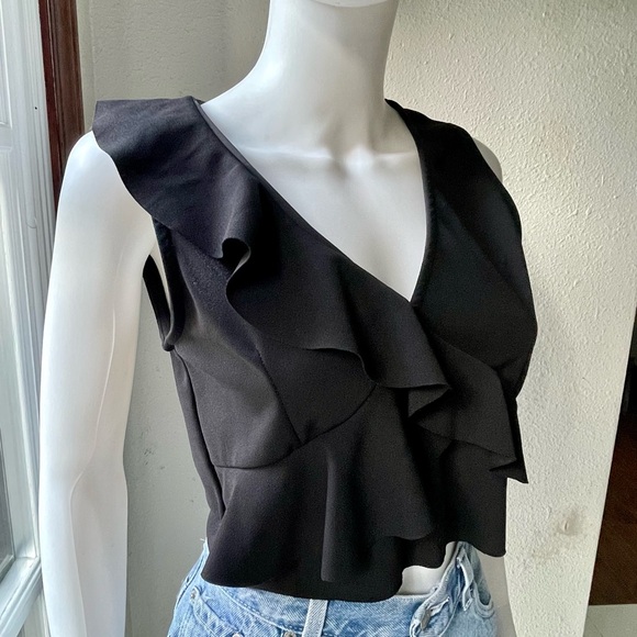 PrettyLittleThing Ruffle Crop Top - Picture 2 of 6